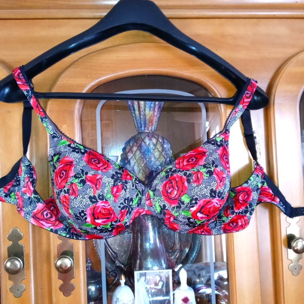 Beautiful rose bra by Torrid